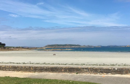 Trevou-Treguignec Apartment | Appartement F3 vue mer imprenable dans résidence -plage 30m - Trevou-Treguignec.