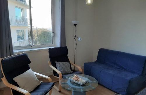Hendaye Apartment | Appartement lumineux à Hendaye centre, 2 chambres, proche commerces et gare, WiFi inclus - FR-1-239-490