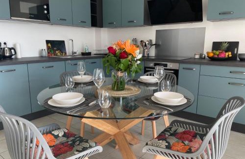 Centre-Ville Apartment | Appartement lumineux rénové à neuf
