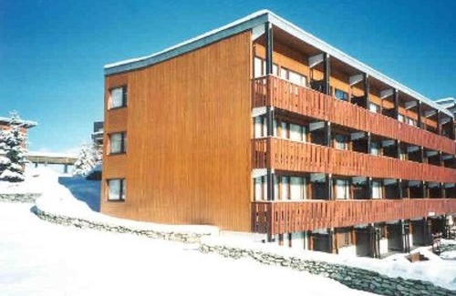 Plagne Centre Apartment | Appartement rénové au pied des pistes, cuisine moderne et balcon - FR-1-455-89