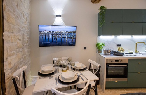 Antibes Old Town Condo | Appartement Rénové Vieille Ville Antibes