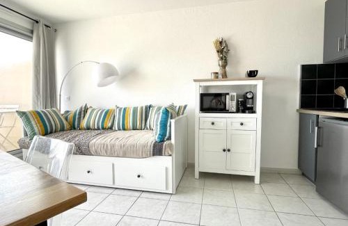 La Cote Radieuse Apartment | Appartement rénové avec piscine commune, 4 couchages, climatisé, wifi, terrasse vue mer - FR-1-748-3