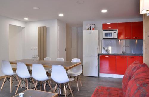 Macot-la-Plagne Apartment | Appartement rénové et chaleureux proche des pistes, 3 pièces + cabine pour 8 pers, animaux admis - FR-1-181-1922