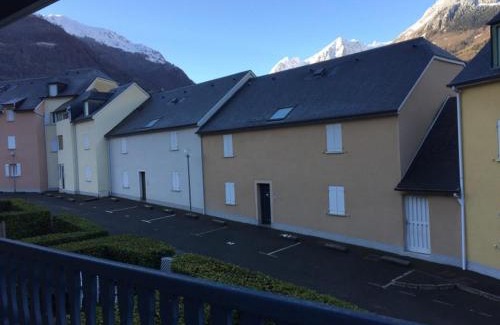 Esquieze-Sere Apartment | Appartement spacieux 3 chambres avec balcon et parking privé