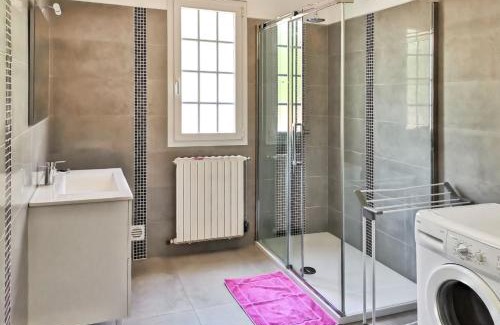 Bastia Apartment | Appartement spacieux à Bastia avec vue mer et montagne.