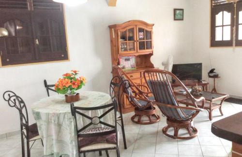 Petit-Canal Apartment | Appartement spacieux à Petit Canal - 65 m² - Vue sur jardin