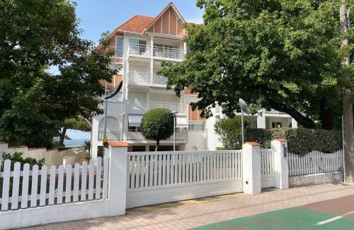 Arcachon Apartment | Appartement T2 en Front de Mer à Arcachon, Accès Direct Plage, Parking, Animaux Admis - FR-1-374-201