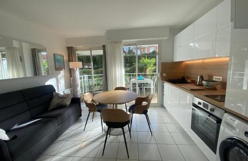 Arcachon Apartment | Appartement T2 en Front de Mer à Arcachon, Accès Direct Plage, Parking, Animaux Admis - FR-1-374-201