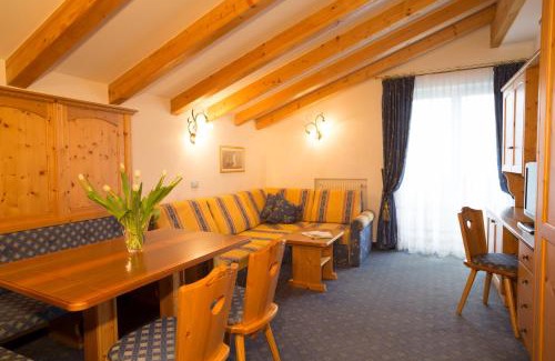 Tirolo Apartment | Appartementhaus Residence Hirzer