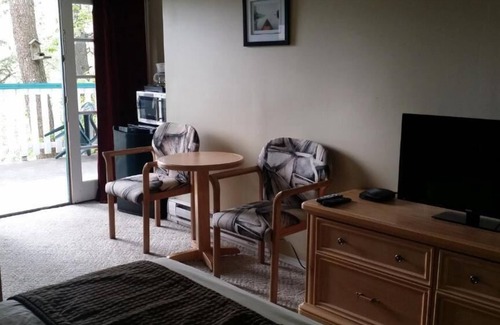 East Kootenay Hotel | Apple Tree Inn