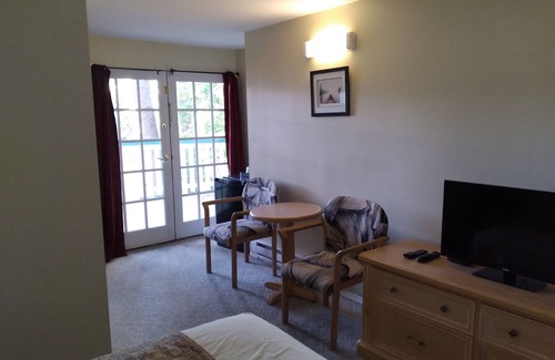 East Kootenay Hotel | Apple Tree Inn
