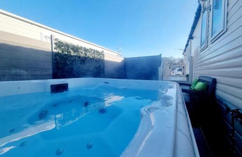 Morpeth House | Apple Tree Lodge Hot Tub 3 bedroom 2 Bars