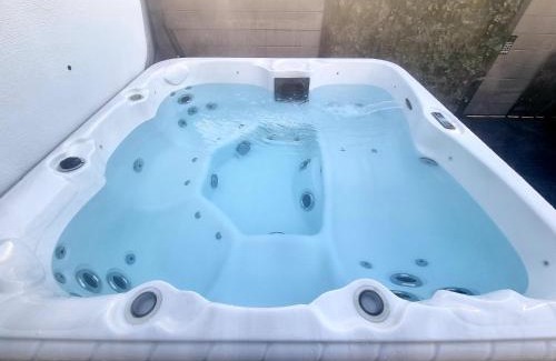 Morpeth House | Apple Tree Lodge Hot Tub 3 bedroom 2 Bars