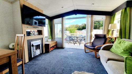Morpeth House | Apple Tree Lodge Hot Tub 3 bedroom 2 Bars