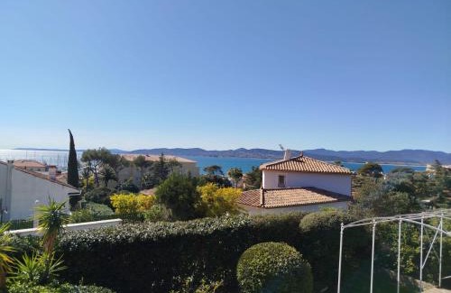 Saint-Raphael Apartment | Appt 83m2 rez de jardin dans villa parc privé balcon vue mer