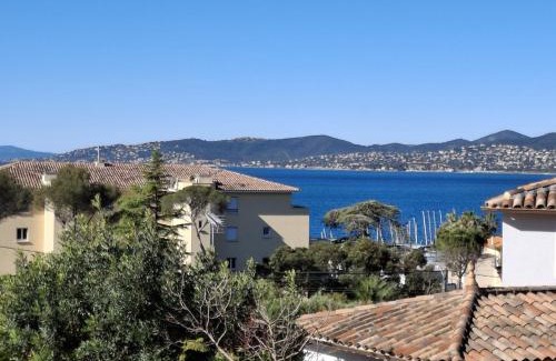 Saint-Raphael Apartment | Appt 83m2 rez de jardin dans villa parc privé balcon vue mer