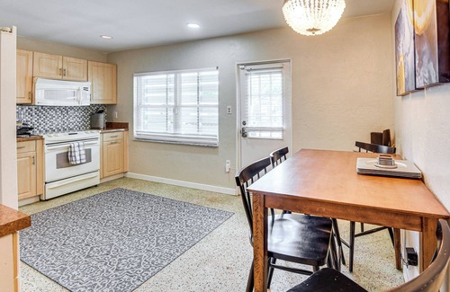 Holly Hill Apartment | Apt 3 Mi to Beach & Daytona Boardwalk Amusements!