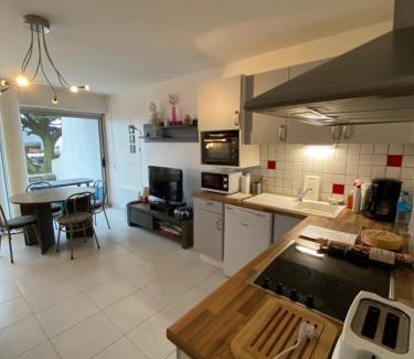 Kerroch Apartment | Apt 4 pers- Terrasse vue mer, 150 m de la plage - GILDWEN