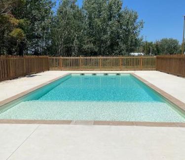 Vias Apartment | Apt clim 4 p clim avec piscine et parking 400 m plages- V0775