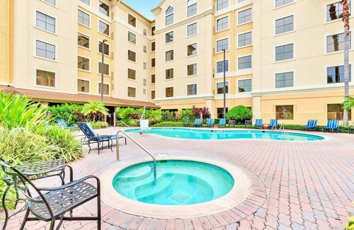 Florida Central Atlantic Coast Apartment | Apt Close to Universal Studios With Hot Tub, Pool!