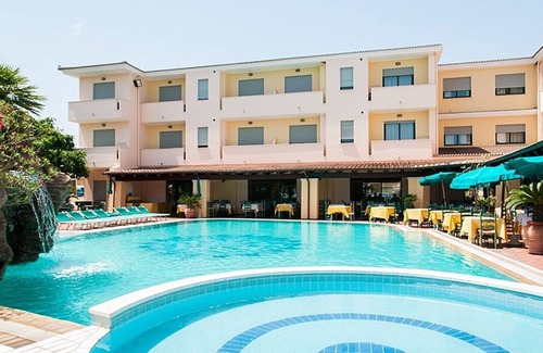 Orosei Apartment | Apt. Rosaria 4A shared Swimming Pool