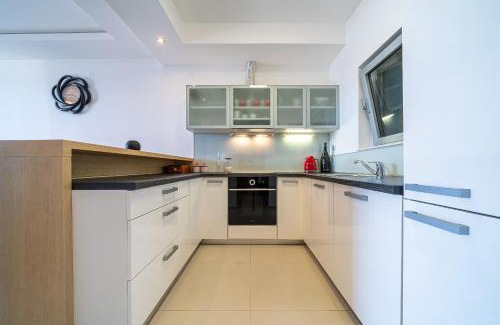 Przno Apartment | Apt "Sweet Memories" Sea View with Garage Parking