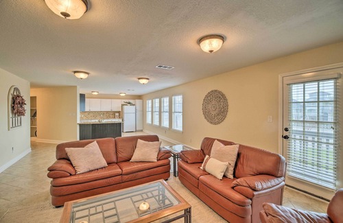 Clear Lake Shores Apartment | Apt w/Balconies - Steps to Kemah Boardwalk!
