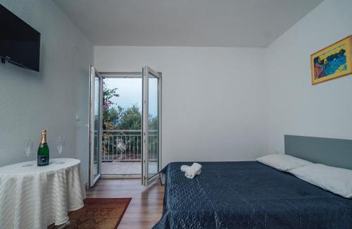 Promajna Apartment | Apt White Idyll, 3 bedrooms, 3 bathrooms, terrace apt