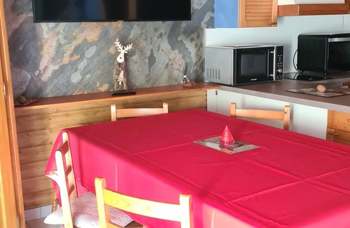 Vignec Apartment | Apt with bright living room on ground floor 500 m from cable cars, thermal baths and St Lary village
