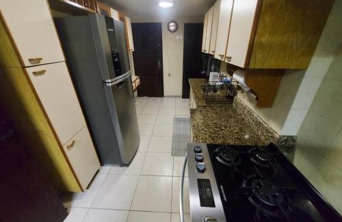 Vila Nova Apartment | Apto 04 qtos, aconchegante, localizado em prédio frente Praia do Forte