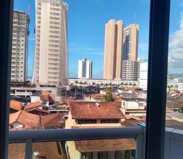 Mirim Apartment | Apto Com Sacada e Ar Condicionado a 2 minutos da Praia