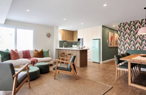 Hawks Nest Apartment | Aquarius Apartment 9