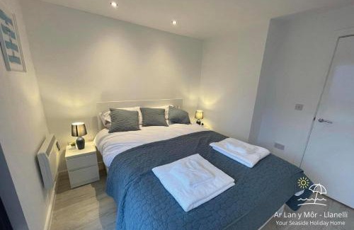 Llanelli Apartment | Ar Lan Y Mor - Stunning 2 bed coastal apartment