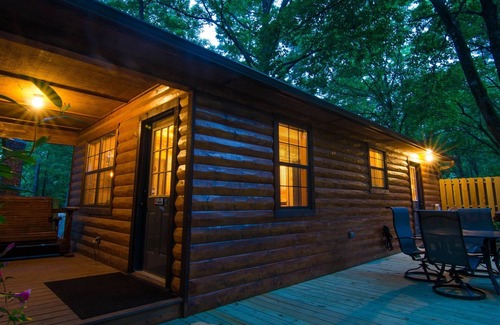 Broken Bow Cabin | Arabella Cozy Nest With Hot Tub and Fire Pit in the Backyard by Redawning