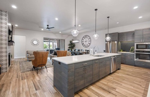 Santa Clara House | Arcadia 22 | Poolside Location * 2 Living Rooms * Sleeps 18 * Fireplace