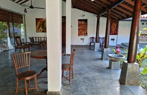 Kahandamodara House | Ardeen Villa - superb 3 bedroom beachfront for 6, BB, in Ranna- Tangalle- free pick up or drop off for 7 night stays, serviced, taxes included