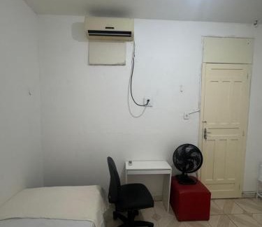 Nazare House | Area Nobre, Centro de Belem, Bairro Nazare, wi fi e Central de Ar, Quarto Privativo - Terreo1