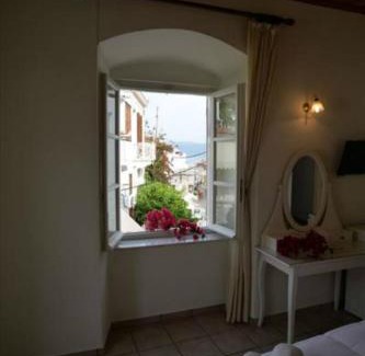 Hydra House | Areti