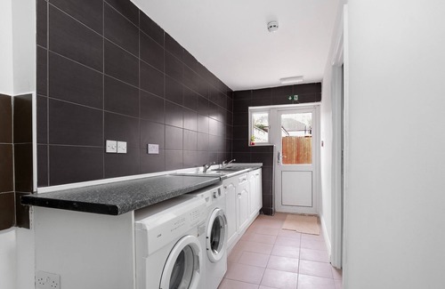 Norwood Green Apartment | Argyll Rooms 1 Self-Contained Studio with En-Suite