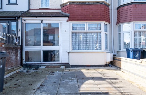 Norwood Green Apartment | Argyll Rooms 2 Self-Contained Studio with En-Suite