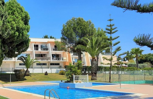 Alporchinhos Apartment | Arma O DE P RA Brightness 2 With Pool by Homing