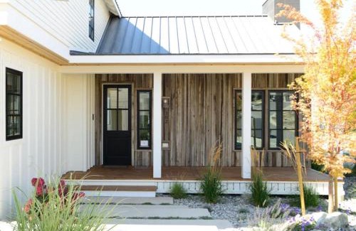 Chelan House | Arroyo with a Carriage House #60