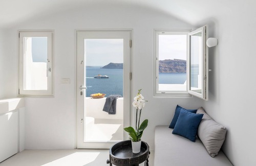 Oia Hotel | Art Maisons Aspaki Exclusive Suites