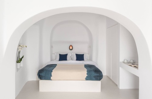 Oia Hotel | Art Maisons Aspaki Exclusive Suites