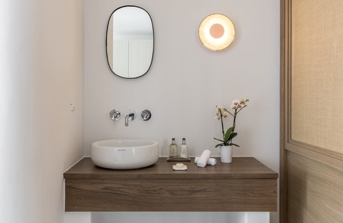 Oia Hotel | Art Maisons Aspaki Exclusive Suites
