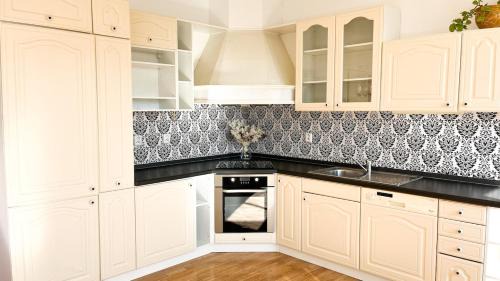 Ceske Budejovice Apartment | ART room with rooftop dinner or breakfast