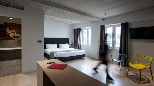 Omonia Hotel | Art Suites Korai
