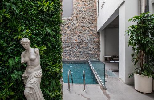Omonia Hotel | Art Suites Korai