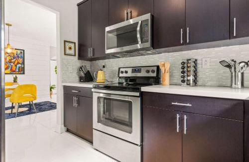 Liberty City House | ArtHaus- Fully Stocked Kitchen and Fenced Yard