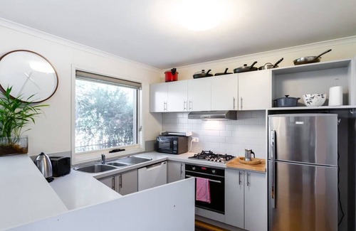 Kensington Apartment | Artists Hideaway in Vibrant Kensington